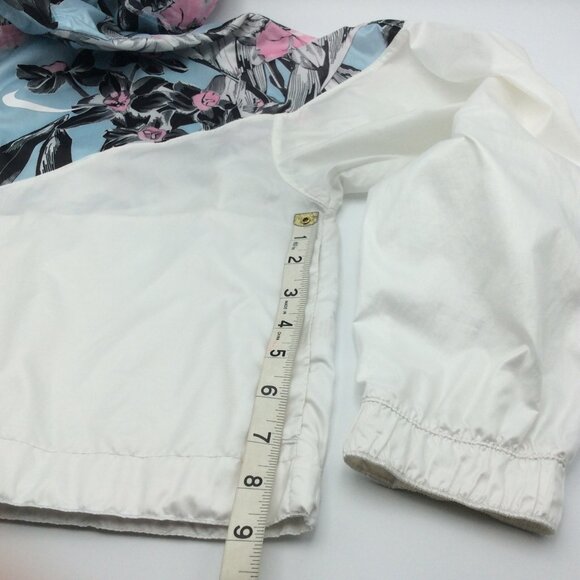 Nike Hyper Femme Windrunner Floral Accent Cropped Hooded Jacket - Picture 11 of 16